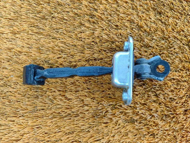 Ограничитель двери