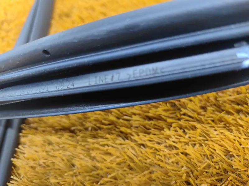 Уплотнитель проема двери