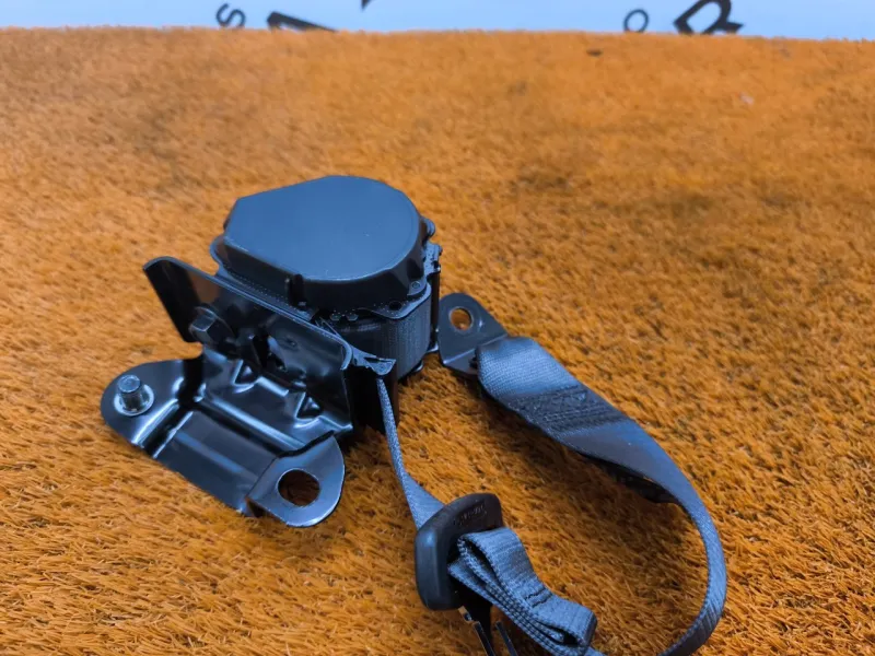 Ремень безопасности