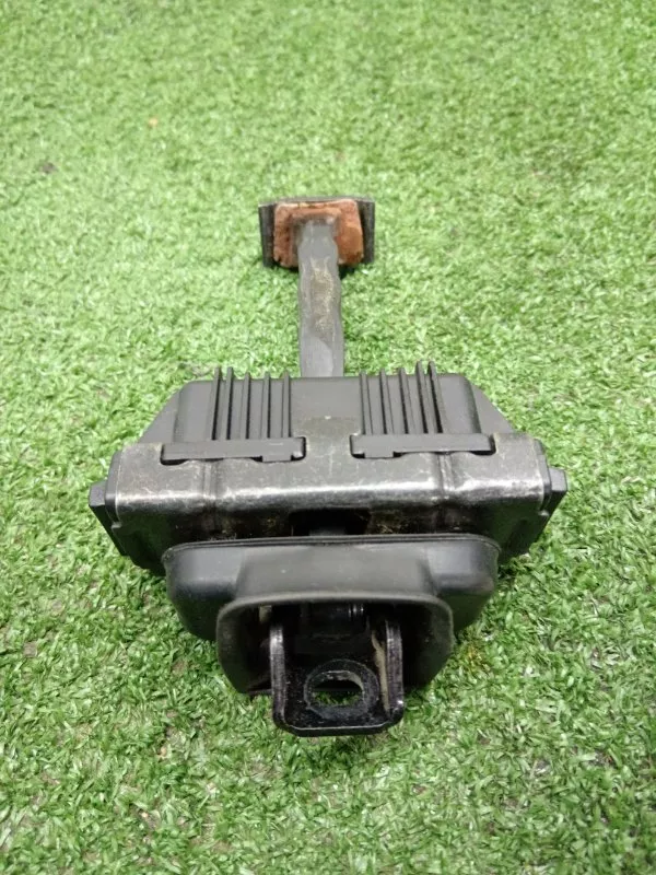 Ограничитель двери