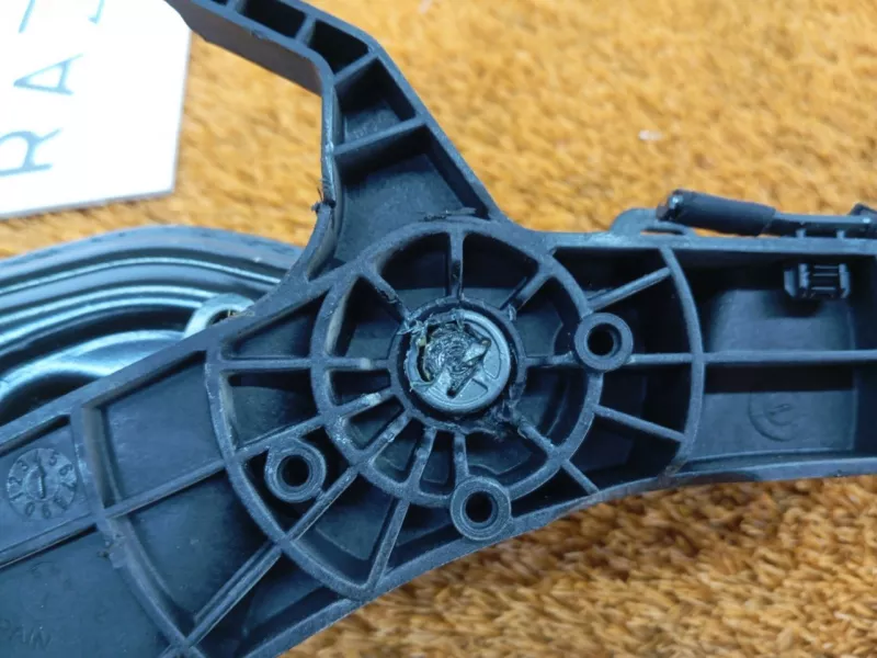 Педаль тормоза