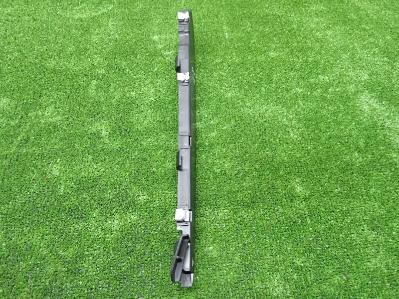 Кронштейн уплотнителя двери