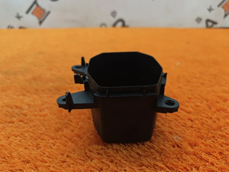 Лоток центральной консоли