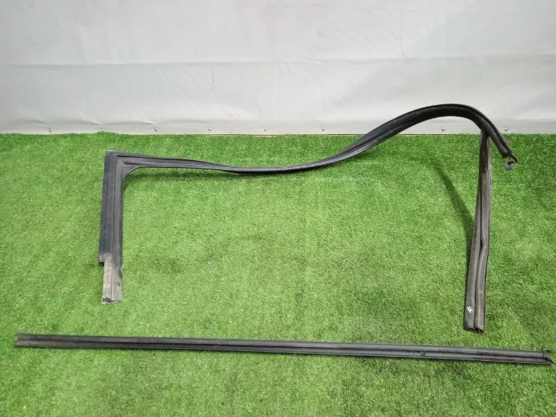 Уплотнитель стекла двери