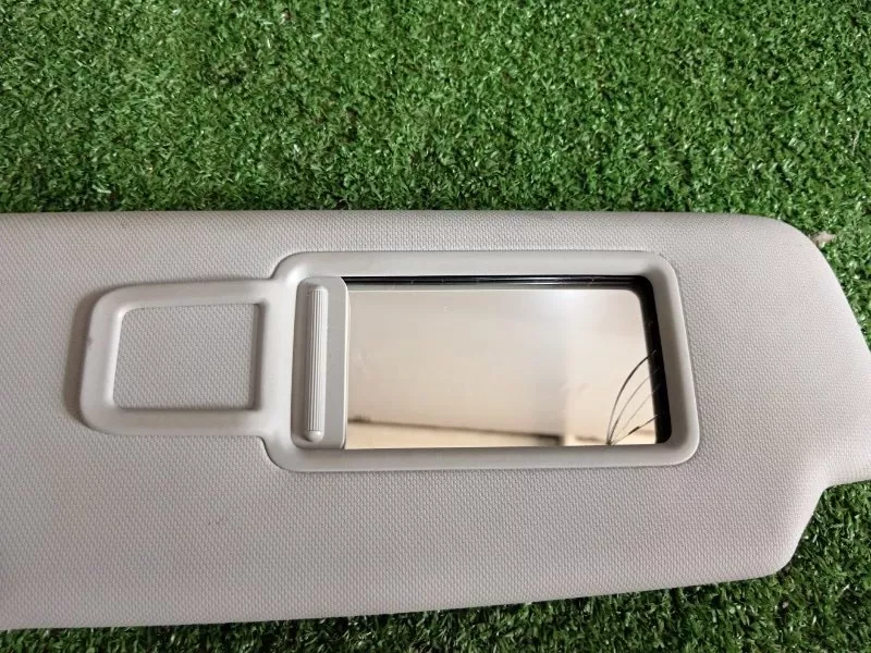 Козырек солнцезащитный