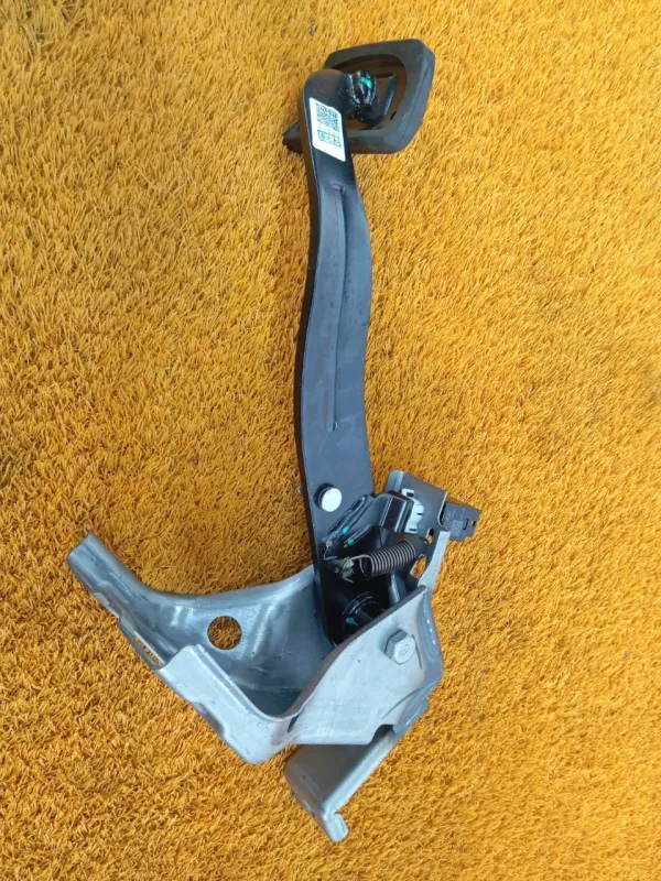 Педаль тормоза