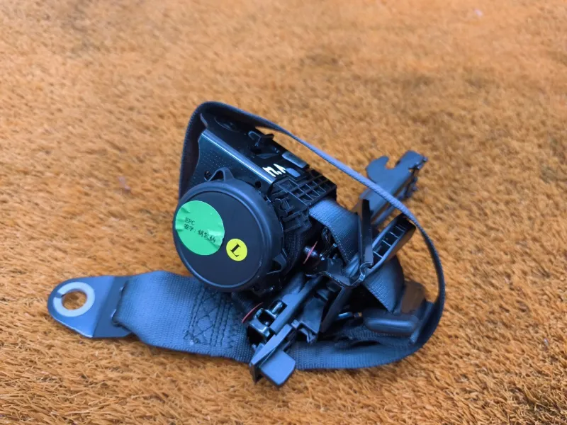 Ремень безопасности