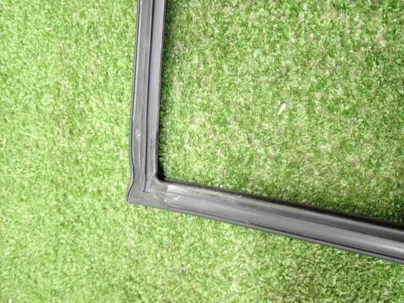 Уплотнитель стекла двери