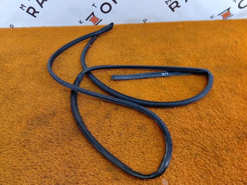 Уплотнитель двери