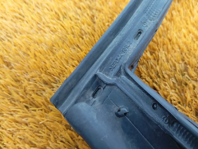 Уплотнитель двери