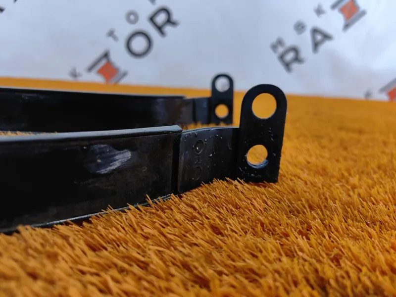 Крепление топливного бака