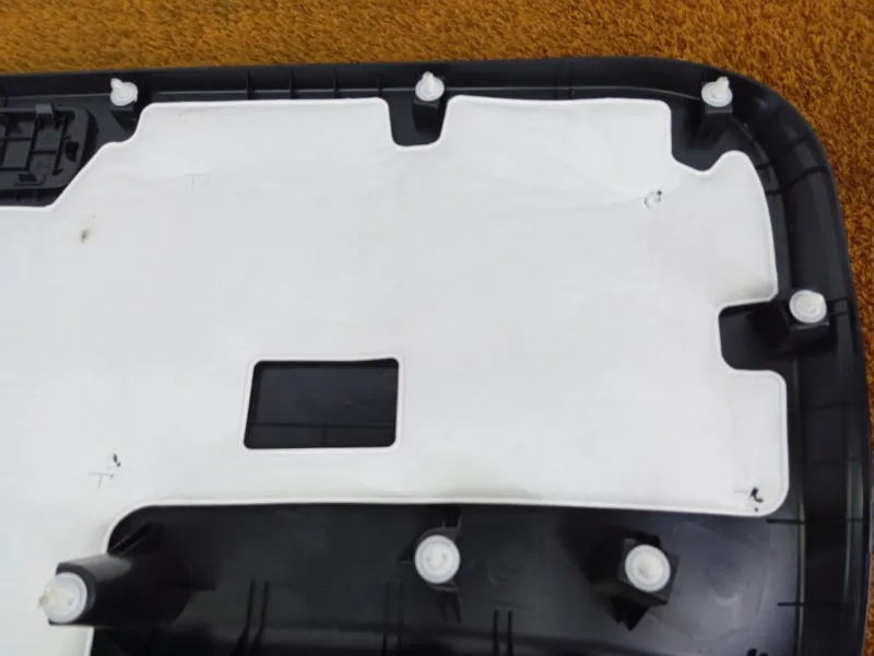 Обшивка двери багажника