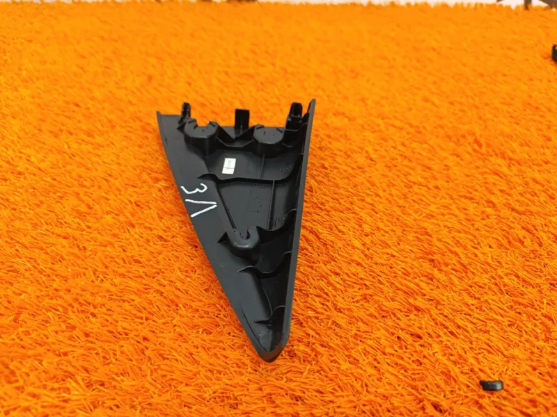 Уголок двери