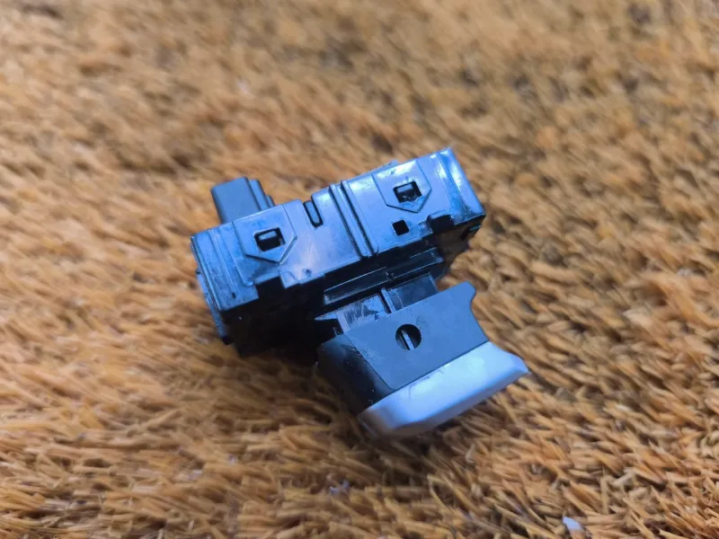 Кнопка стеклоподъемника