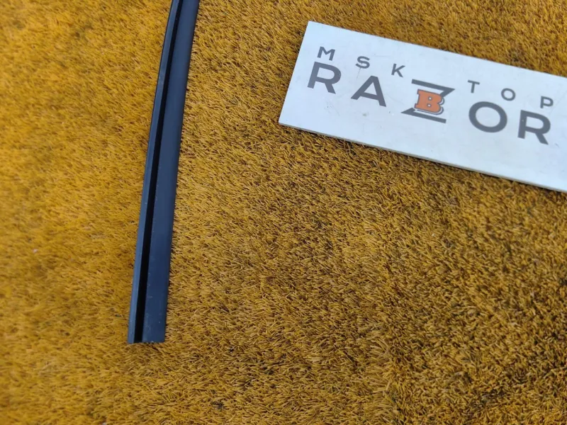 Уплотнитель стекла двери