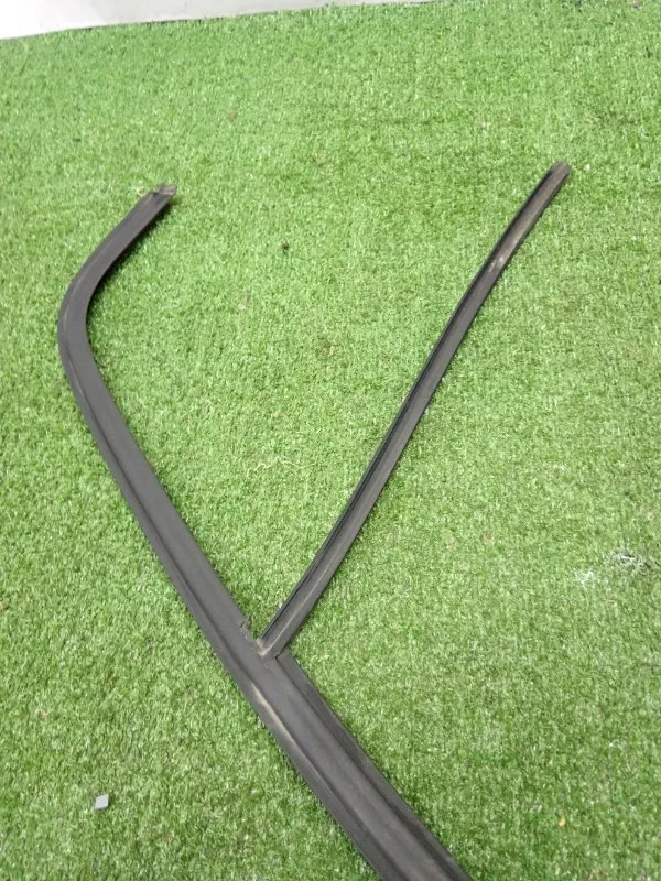 Уплотнитель стекла двери