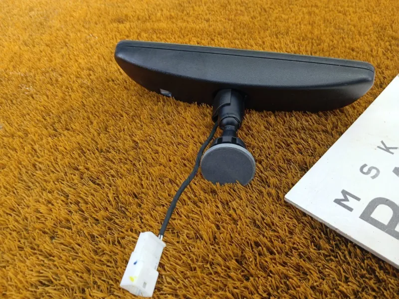 Зеркало заднего вида