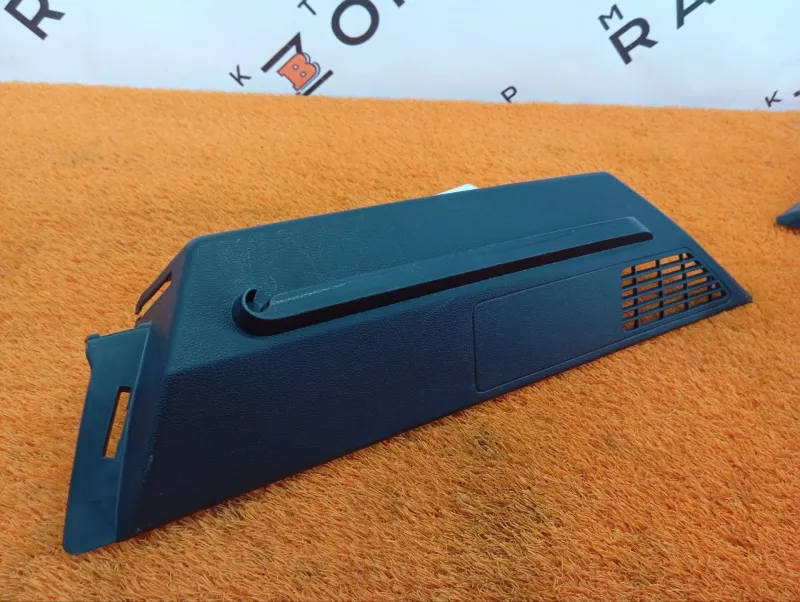 Обшивка багажника