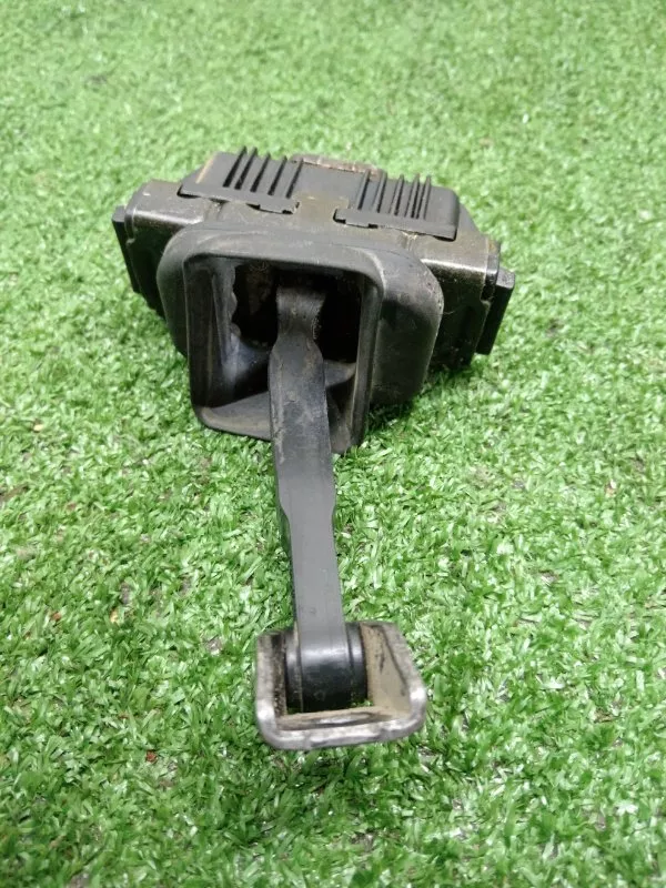 Ограничитель двери