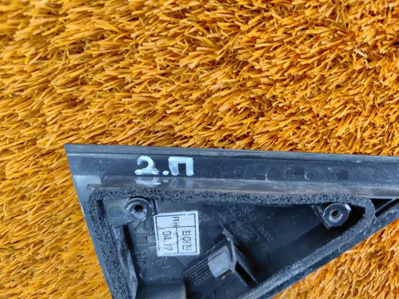 Уголок двери