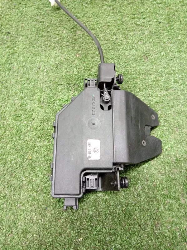 Замок багажника