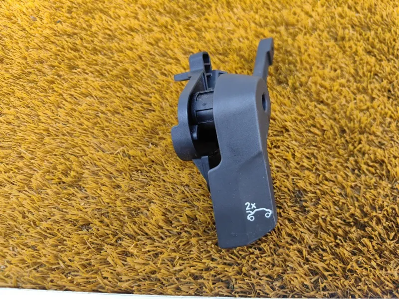 Ручка открывания капота