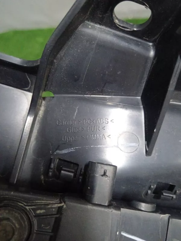 Кронштейн спойлера двери багажника