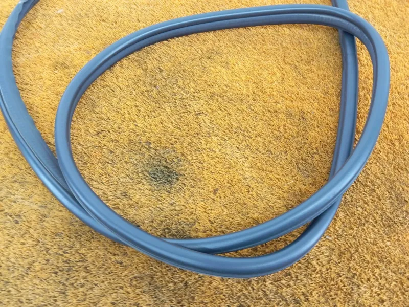 Уплотнитель проема двери