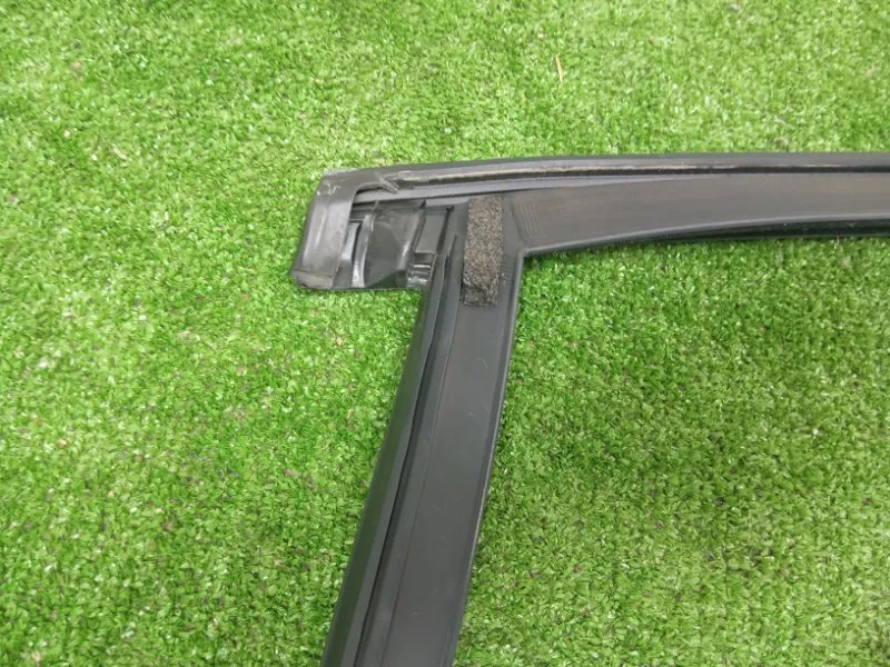 Уплотнитель стекла двери