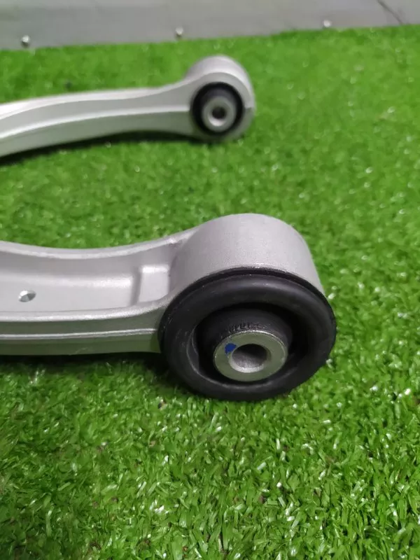 Рычаг подвески верхний