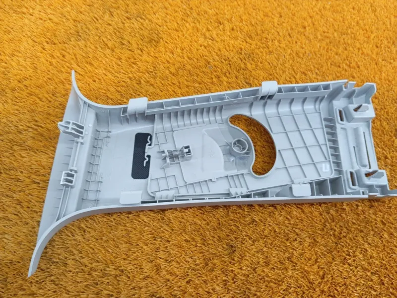 Обшивка центральной стойки