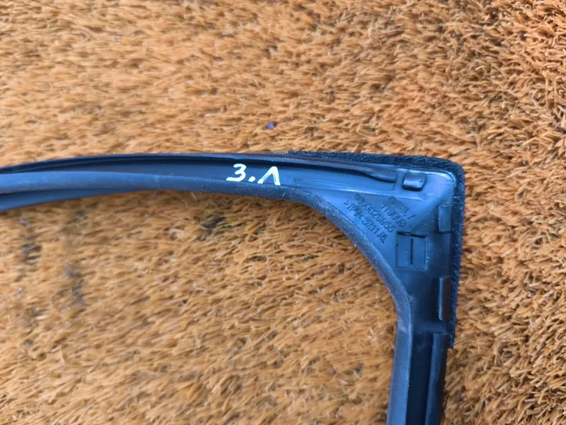 Уплотнитель стекла двери