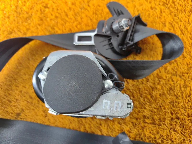 Ремень безопасности