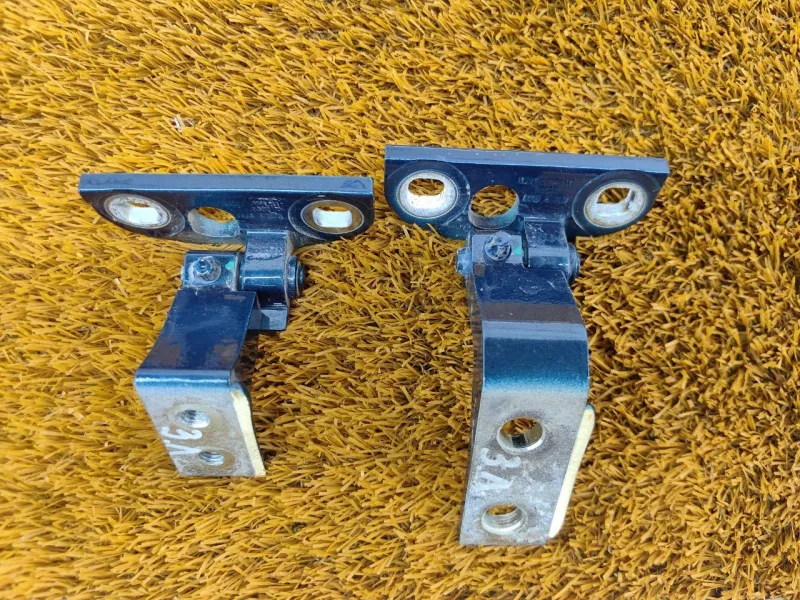 Петля двери