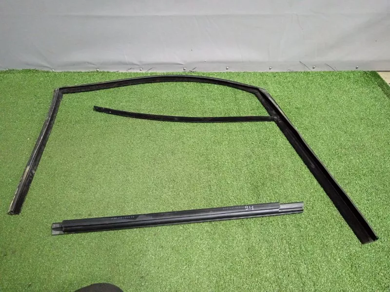 Уплотнитель стекла двери