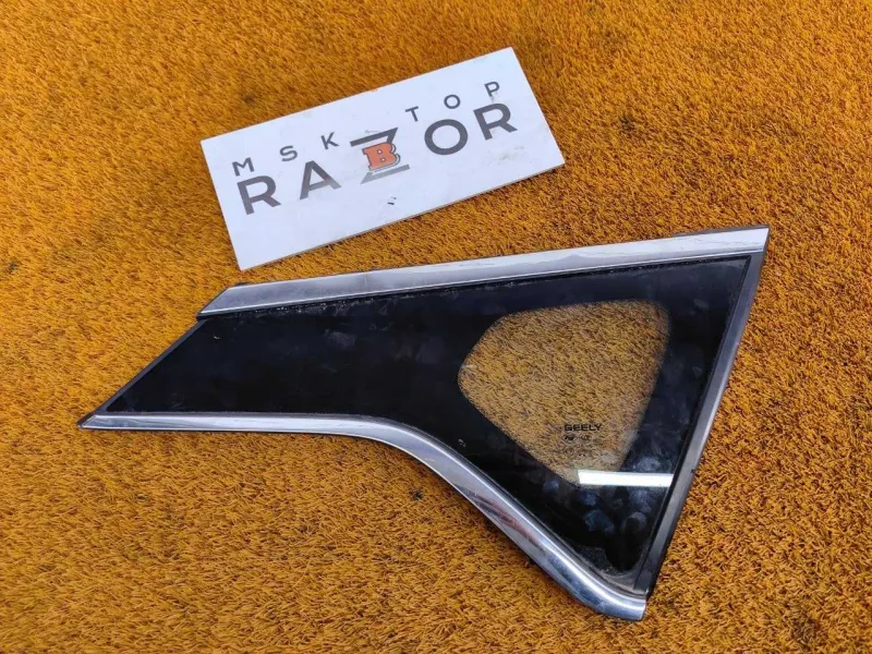 Форточка задняя