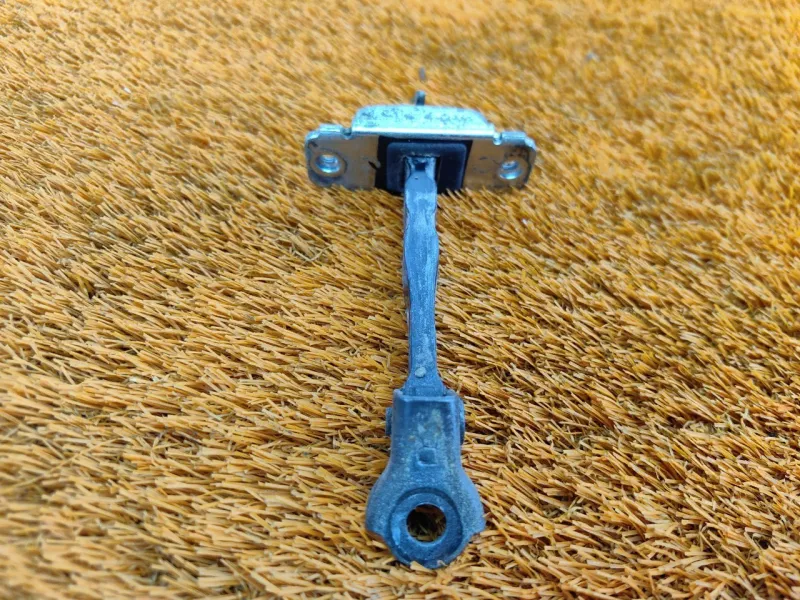 Ограничитель двери