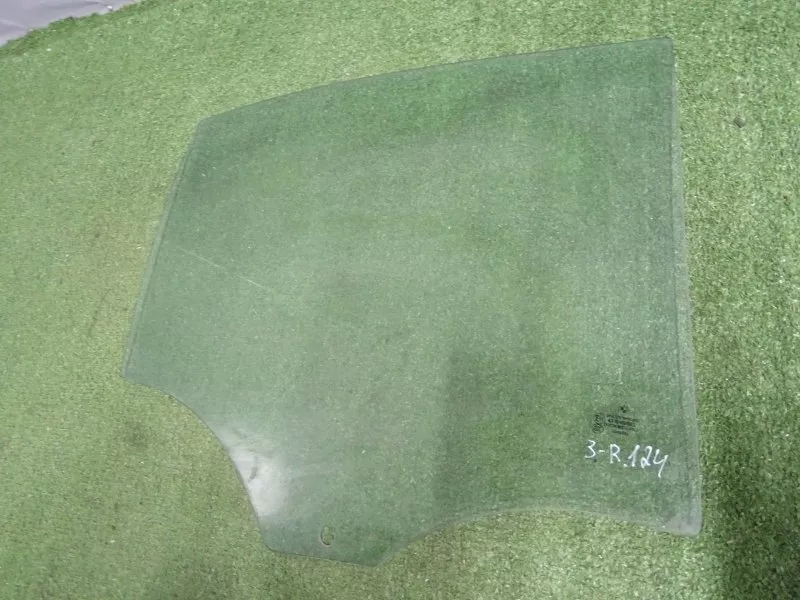 Стекло двери BMW 5-Series 2009 51357182118 F10/F11, заднее правое