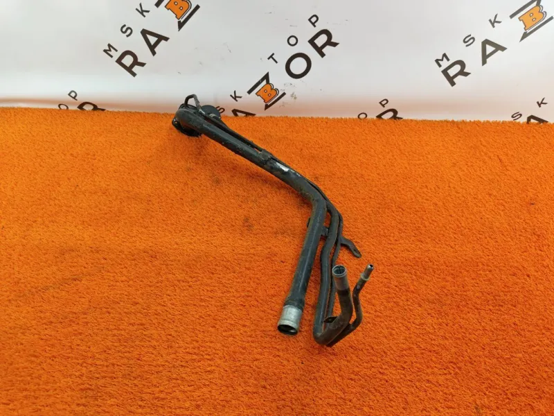 Горловина топливного бака