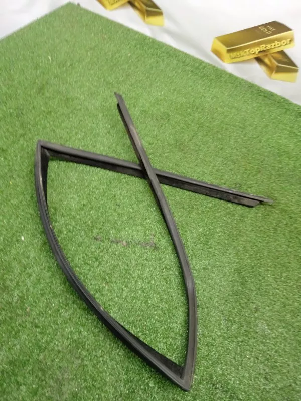 Уплотнитель стекла двери