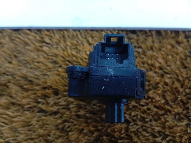 Моторчик заслонки печки