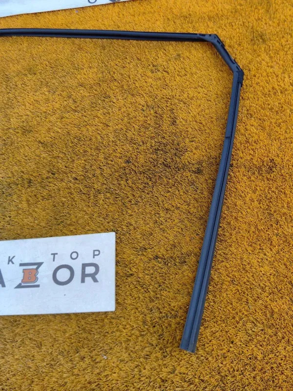 Уплотнитель стекла двери