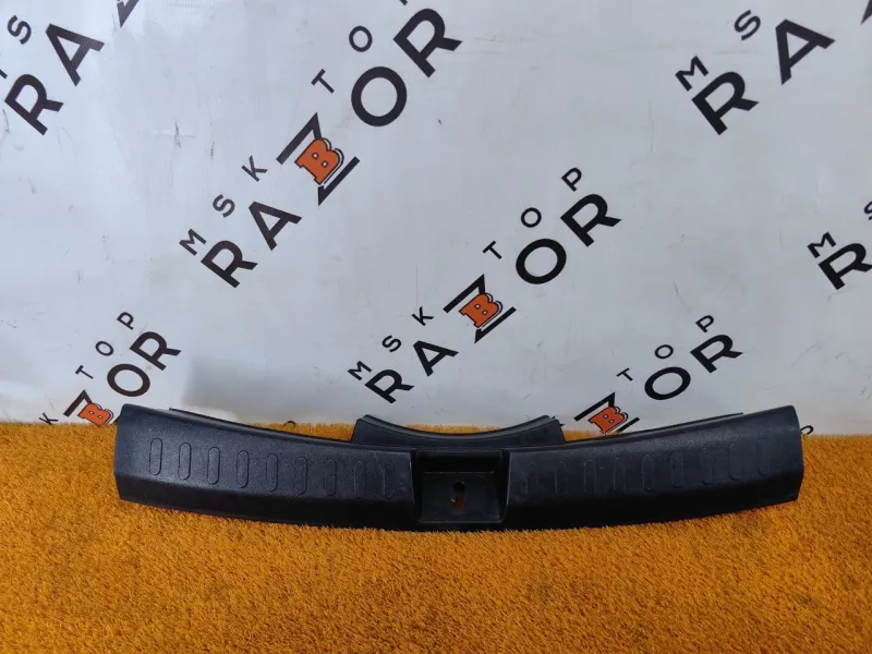 Накладка замка багажника