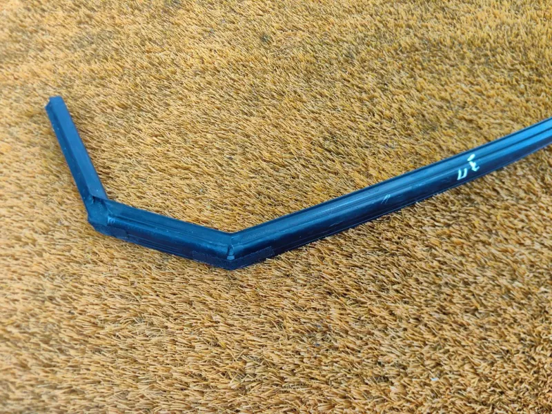 Уплотнитель стекла двери