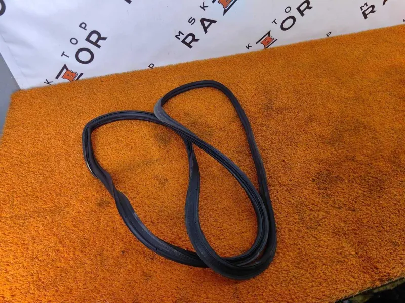 Уплотнитель багажника