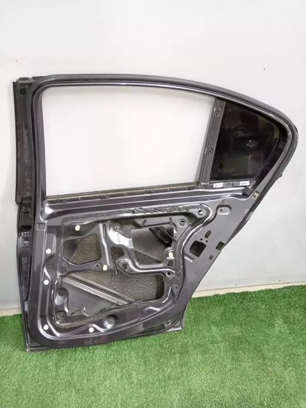 Дверь BMW 3-Series 2005 41007203648 E90, задняя правая