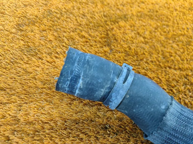 Патрубок радиатора