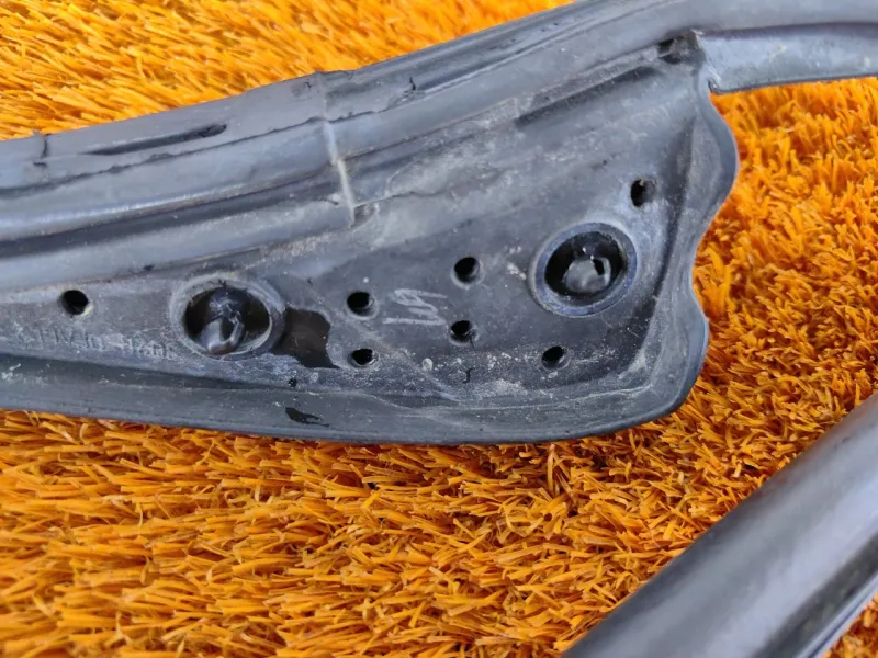 Уплотнитель двери