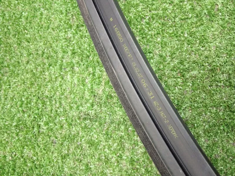 Уплотнитель стекла двери