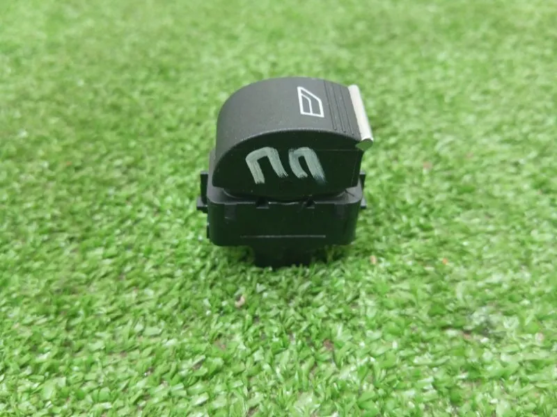 Кнопка стеклоподъемника